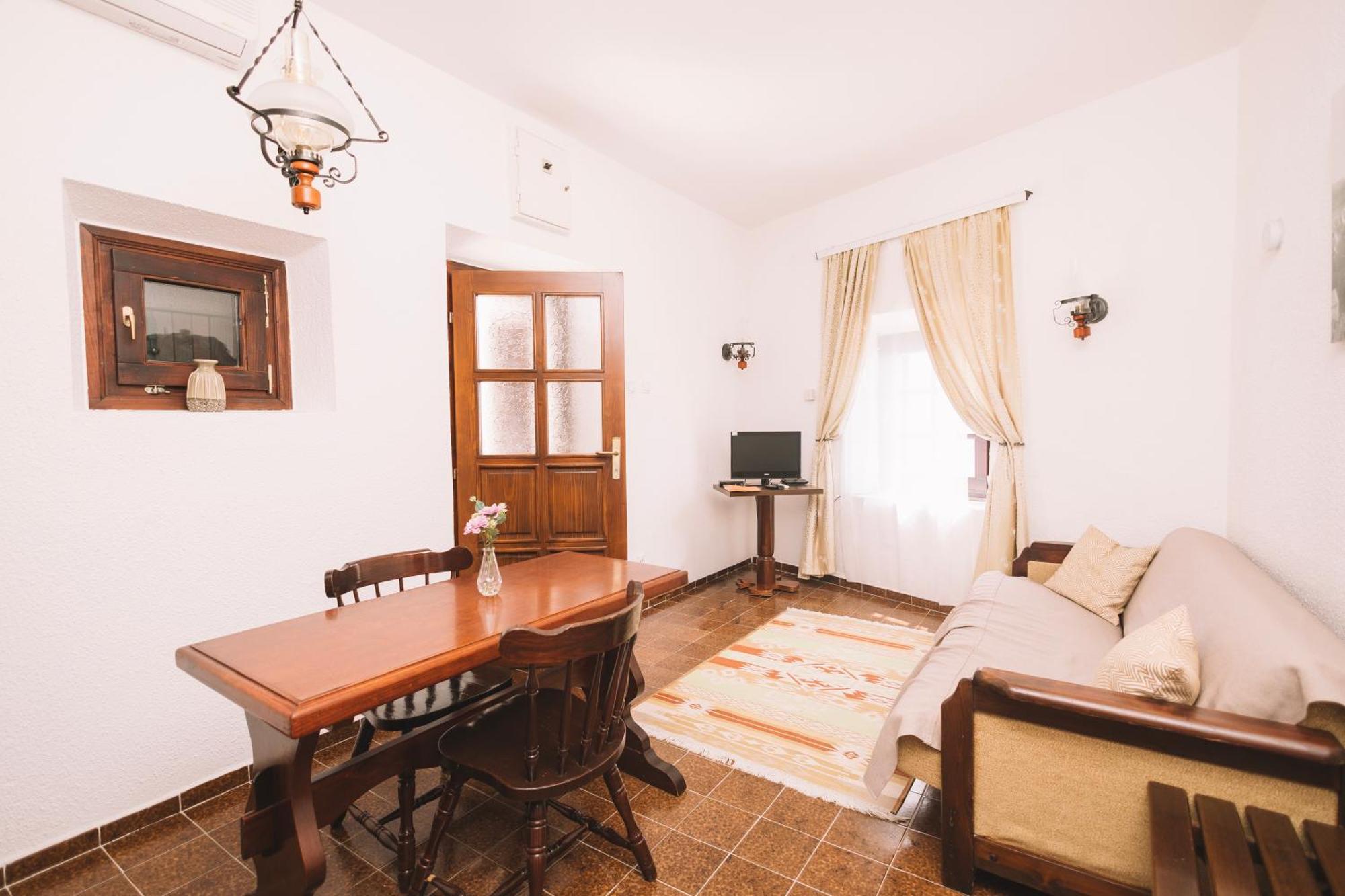 Kulla E Balshajve Hotel