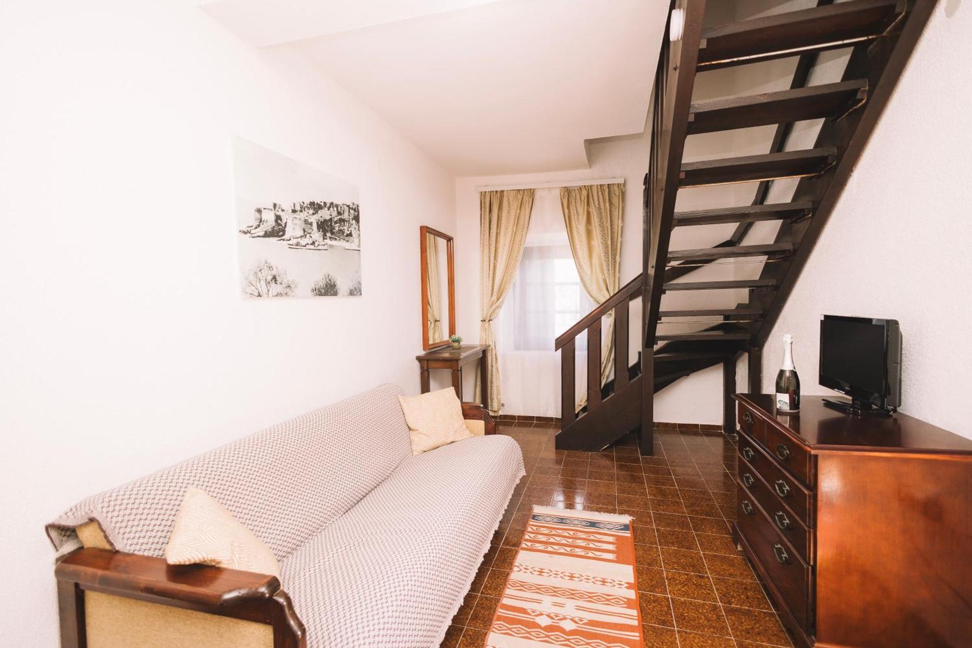 Kulla E Balshajve Hotel